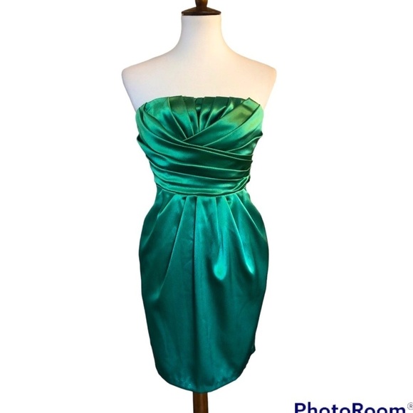 Semi Formal Green Dress - Picture 8 of 14
